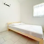Apartman 2 Pieces Avec Mezzanine, Parking, A 300m De La Et Commerces - Fr-1-338-502